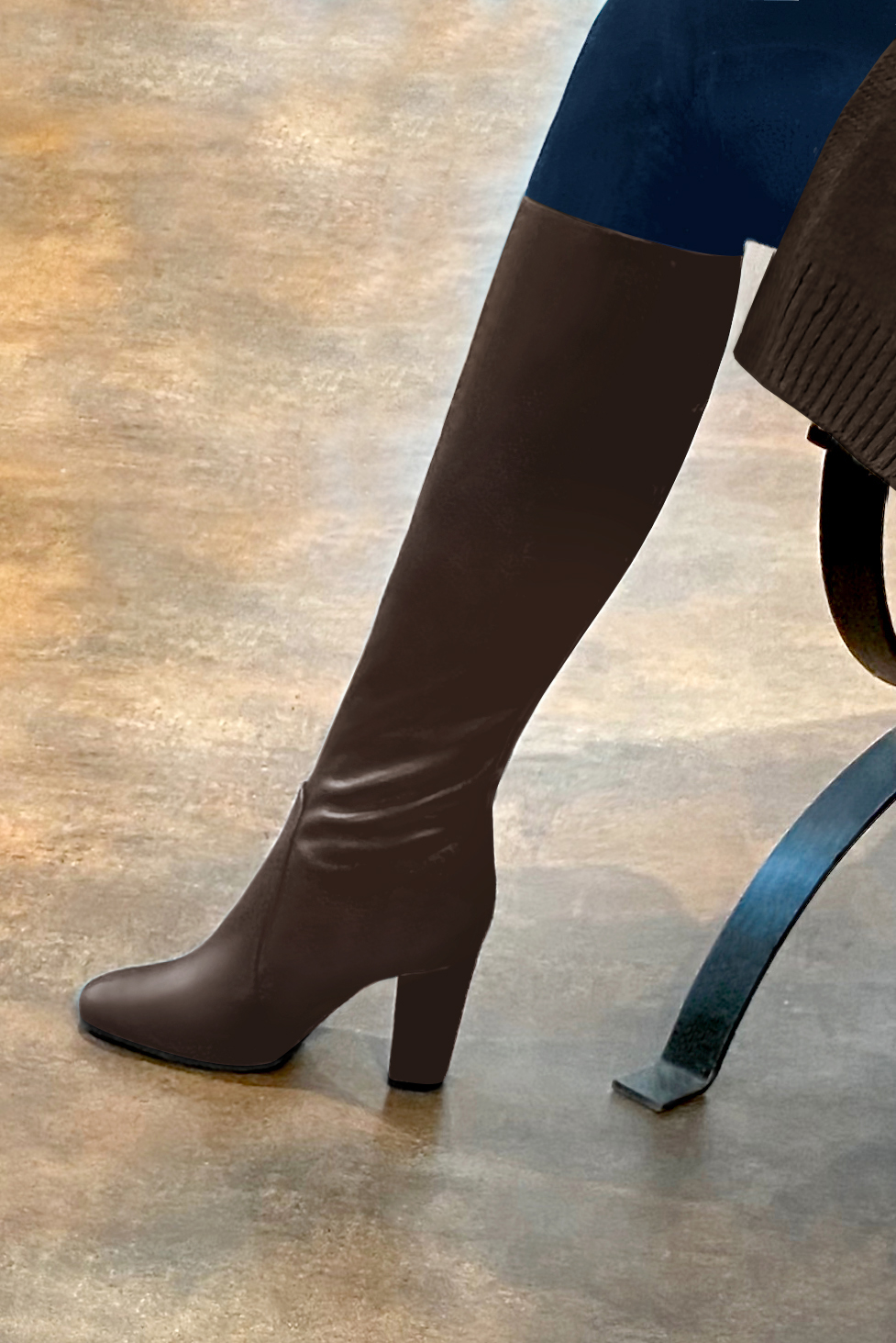 Dark brown women's feminine knee-high boots. Round toe. High block heels. Made to measure. Worn view - Florence KOOIJMAN